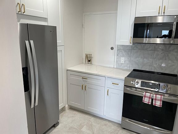 5th image of 120 N Ocean Blvd S