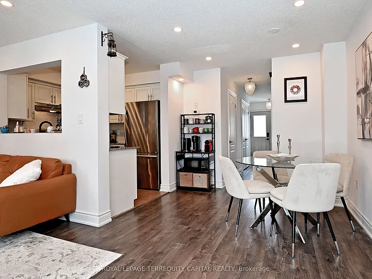 31 Madelaine Dr #6 — Photo 16
