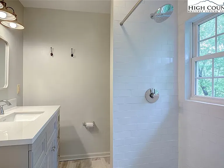 169 Hayes St — Photo 10