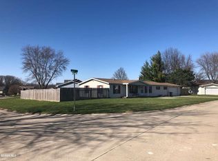 2108 Robin Rd, Mahomet, IL 61853