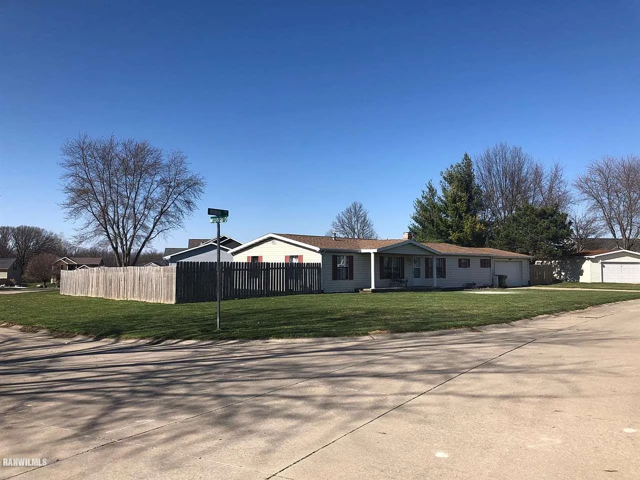 2108 Robin Rd photo 1