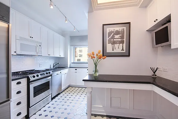 Sold by Corcoran | media 19