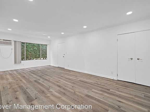 3rd image of 911 N Havenhurst Dr #11447976