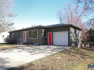 2324 S Blauvelt Ave, Sioux Falls, SD 57105