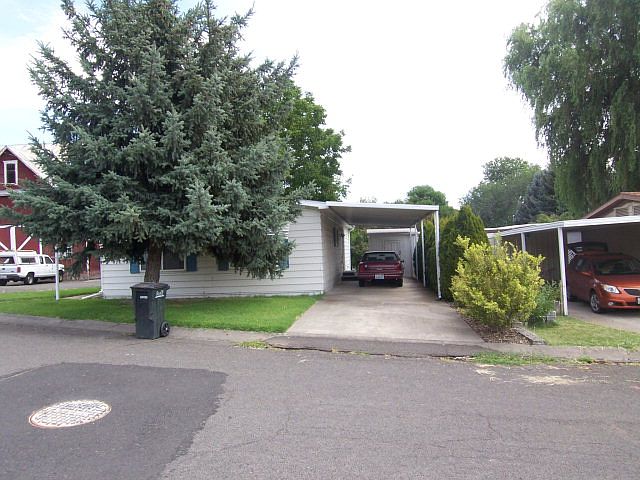 1st image of 906 SE Robin Dr