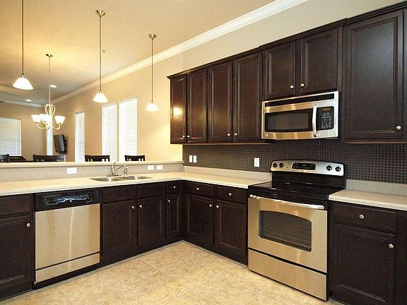 3rd image of 527 Conradi St
