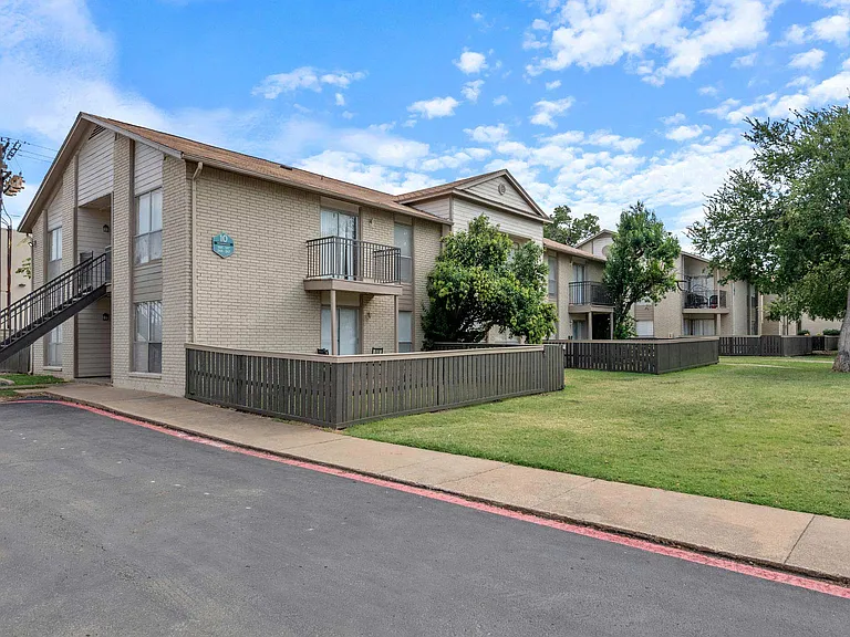 Addison Apartments at the Park — Photo 33