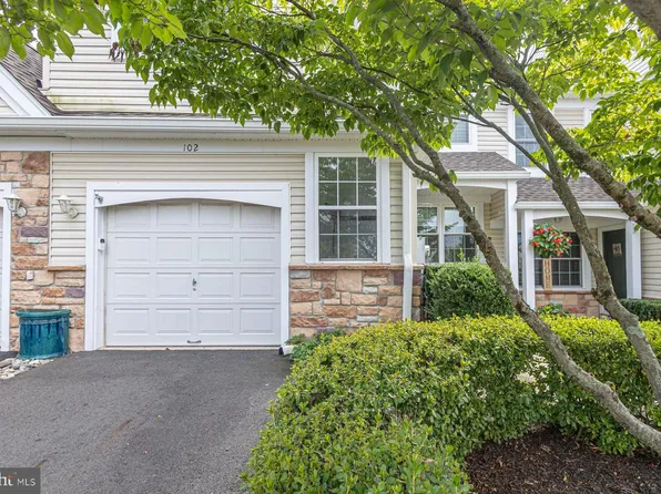 102 Waverly Ln #4, New Hope, PA 18938