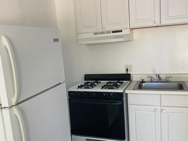 22829 Burbank Blvd #1 — Photo 11