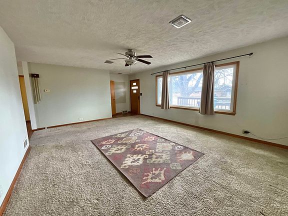 4th image of 1020 Locust