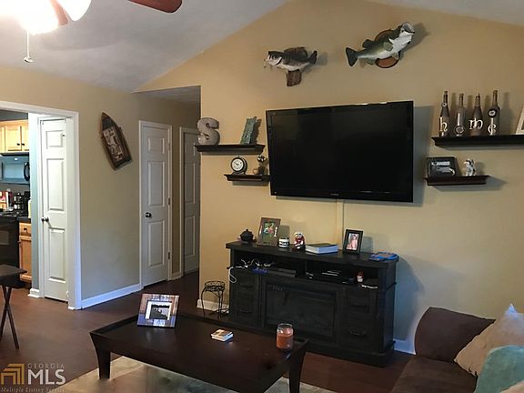 4th image of 10 Strickland Way