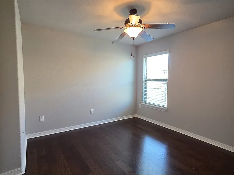 404 W Gillian Ave — Photo 9