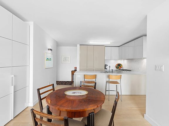 4th image of 322 W 57th St APT 29N