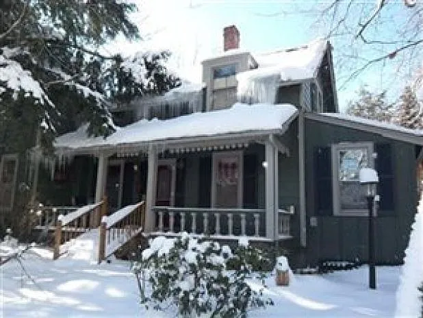 2338 Richmond Rd photo 1