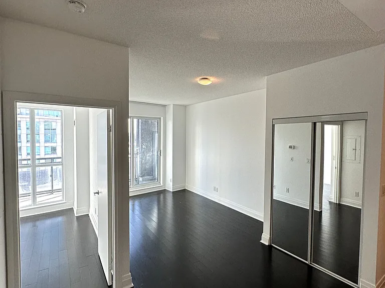 17 Kenaston Gdns #605 — Photo 7