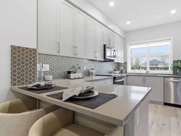 99 SW Les Jardins Park SE, Calgary, AB T2C 5V3