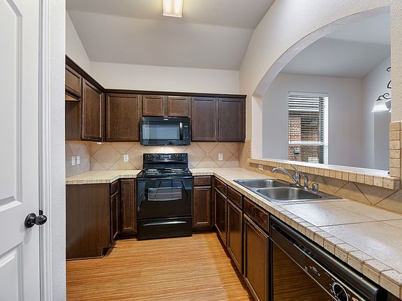 5th image of 355 Armstrong Ln
