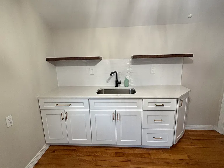 Eat-In Kitchen