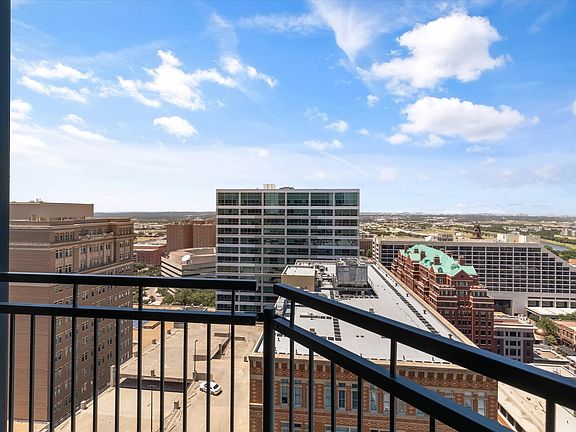 5th image of 500 Throckmorton St APT 2004