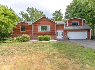 5 Beach Rd, Raymond, ME 04071