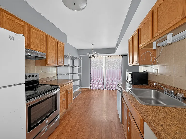 614 Bryn Mawr Ct — Photo 7