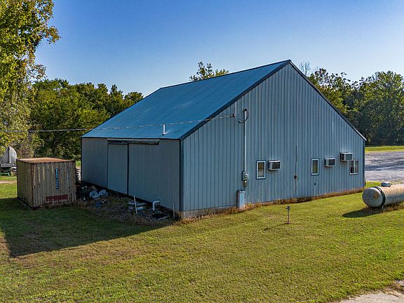 3rd image of 300 Spar Mill Rd