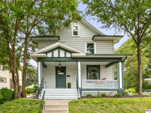 823 S 37th St, Omaha, NE 68105