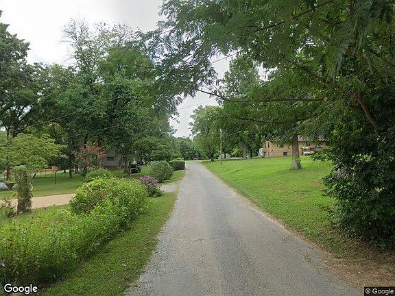 Exterior Neighborhood (street photo)