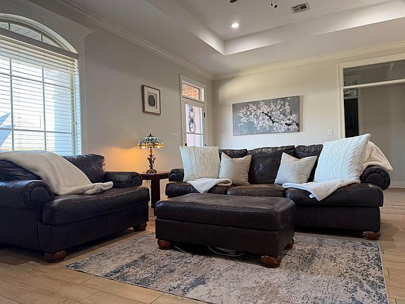 5th image of 306 Inglewood Way