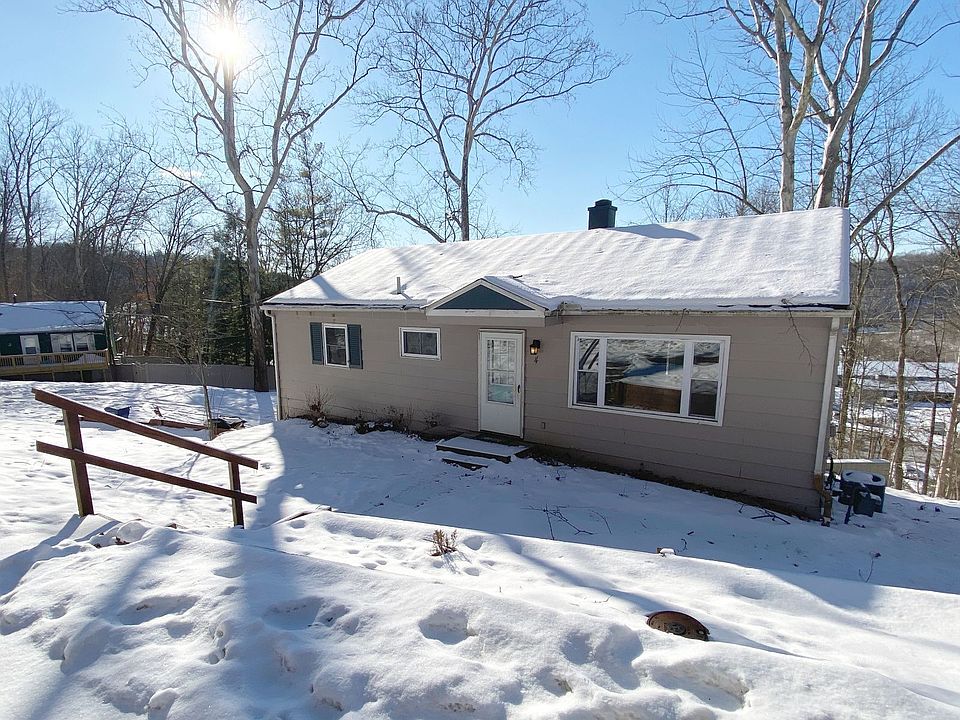 1st image of 4 Riverview Dr