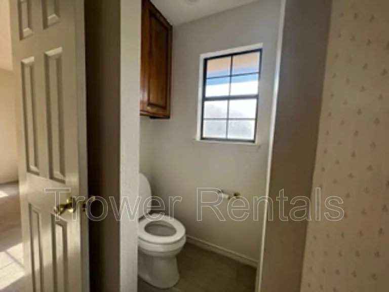 3913 Lyndale Dr — Photo 23