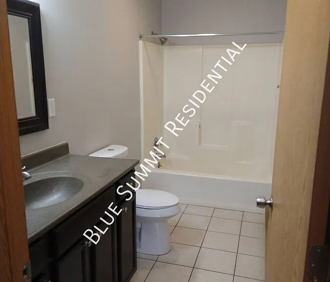461 Spicer St #UP — Photo 15