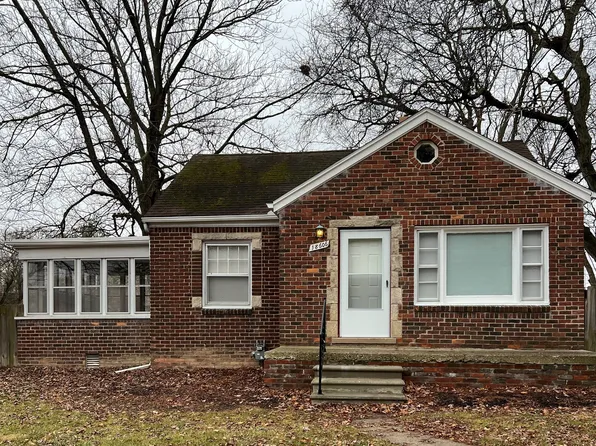 18606 Eastwood Dr, Harper Woods, MI 48225