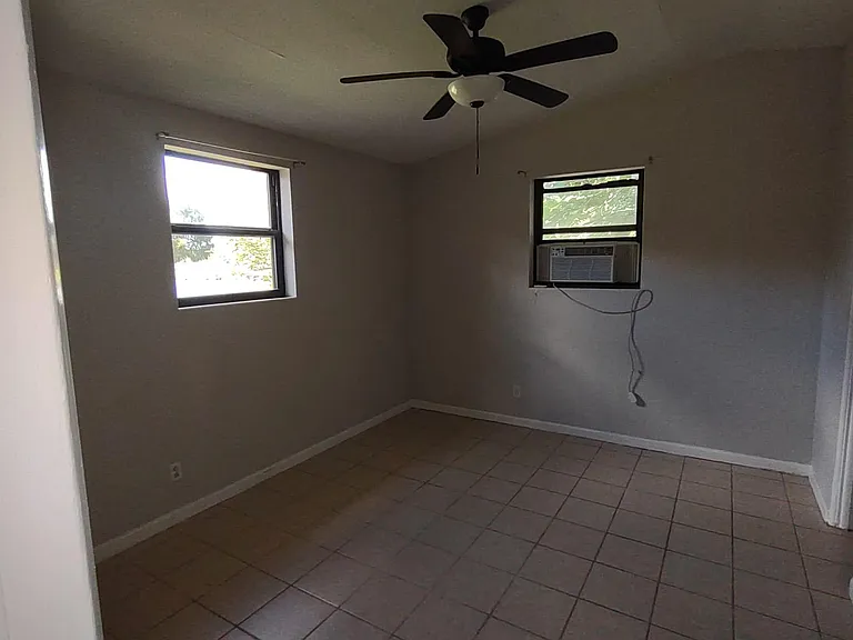 2133 University Blvd S — Photo 10