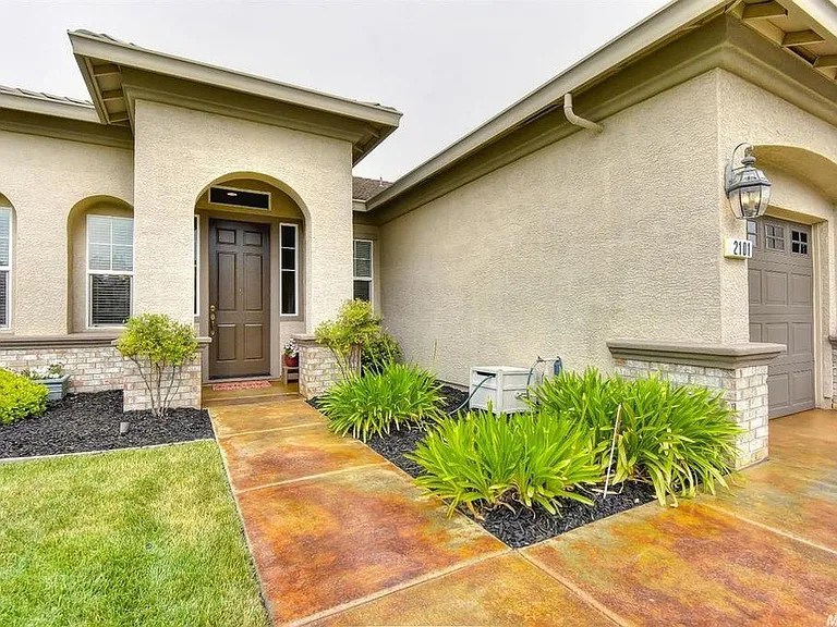 2101 Demetrius Way — Photo 2