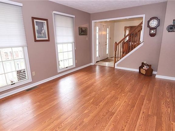 4th image of 1052 Lakemont Dr