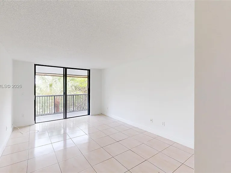 14201 N Kendall Dr #401D — Photo 5