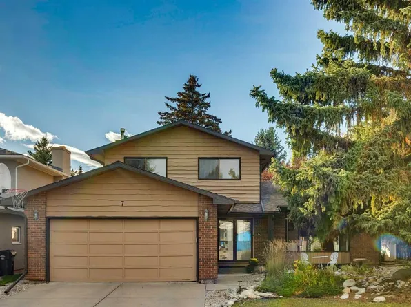 7 W Woodgreen Cres SW, Calgary, AB T2W 4A4