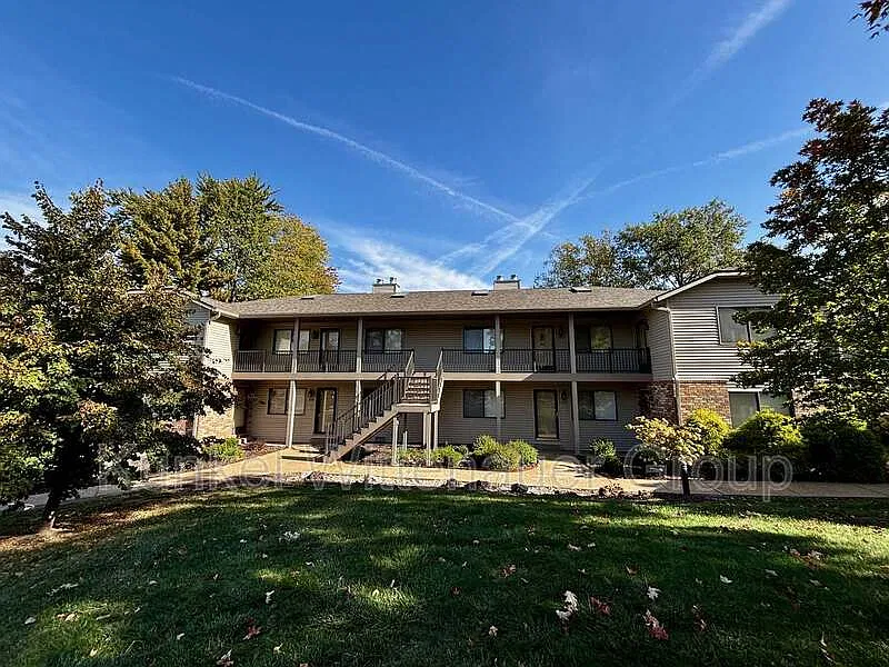 2 bed, 1.0 bath, 800 sqft, $1,095 — Photo 1