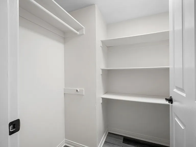 318 N Kenwood St #105 — Photo 17