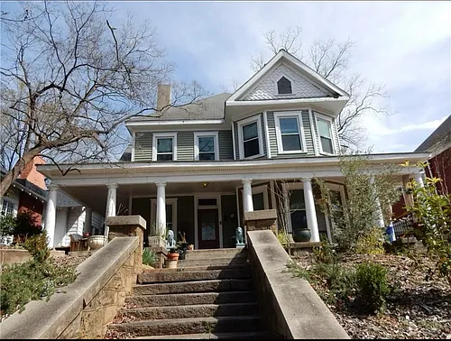 604 Boulevard SE #C Photo 1
