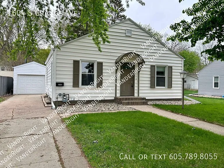 1604 S Grange Ave — Photo 26