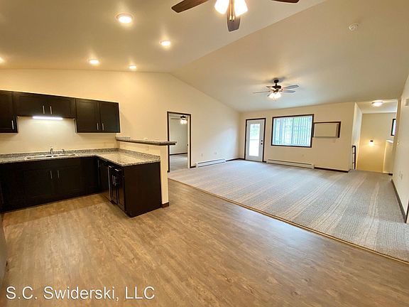 5th image of 1470 Westwood Dr #8