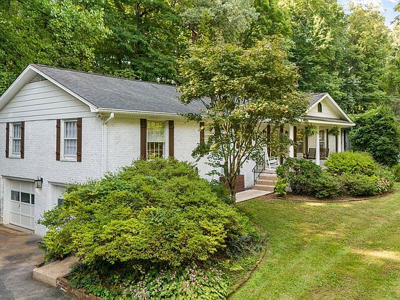 2nd image of 3600 Circle Lake Ln