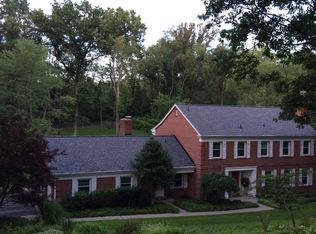 16 Woodbrook Dr, Pittsburgh, PA 15215