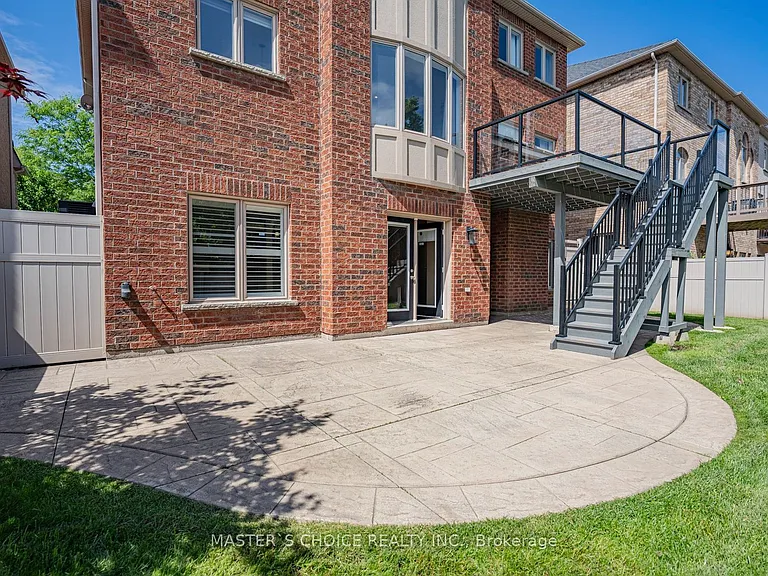 2357 Rideau Dr — Photo 49