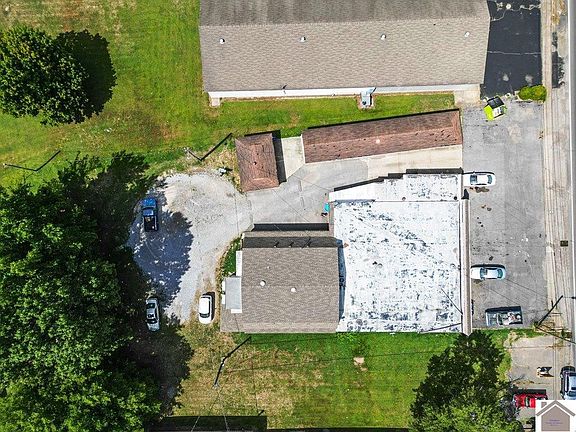 3rd image of 318 Main St
