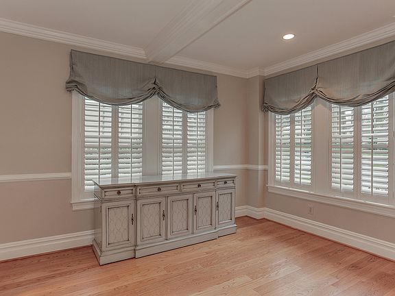 Bar/Entertainment Area