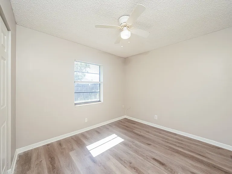 9732 Saddlebrook Dr — Photo 12