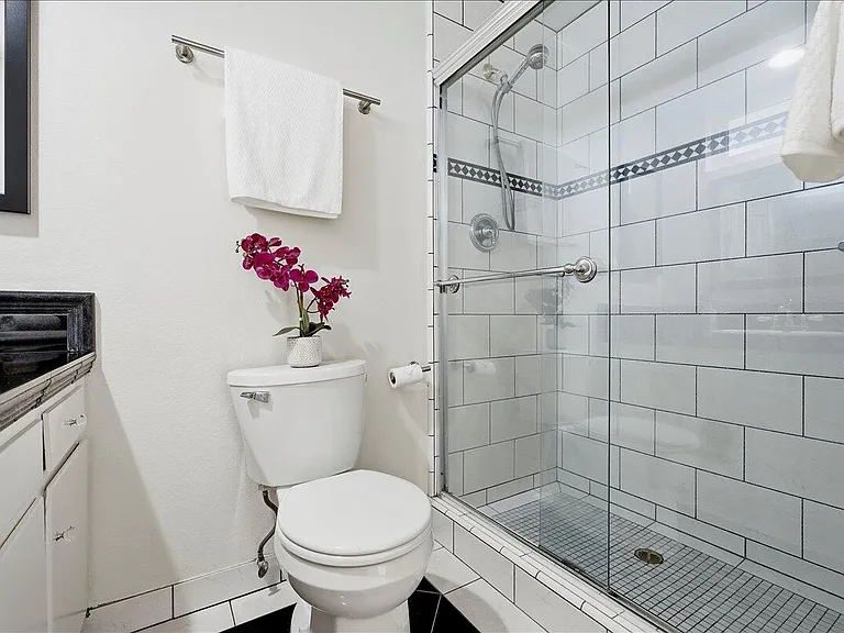 405 Ellwood Beach Dr #B — Photo 11